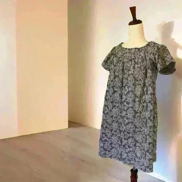 Off the Shoulder Dress - Picture 2 of 5